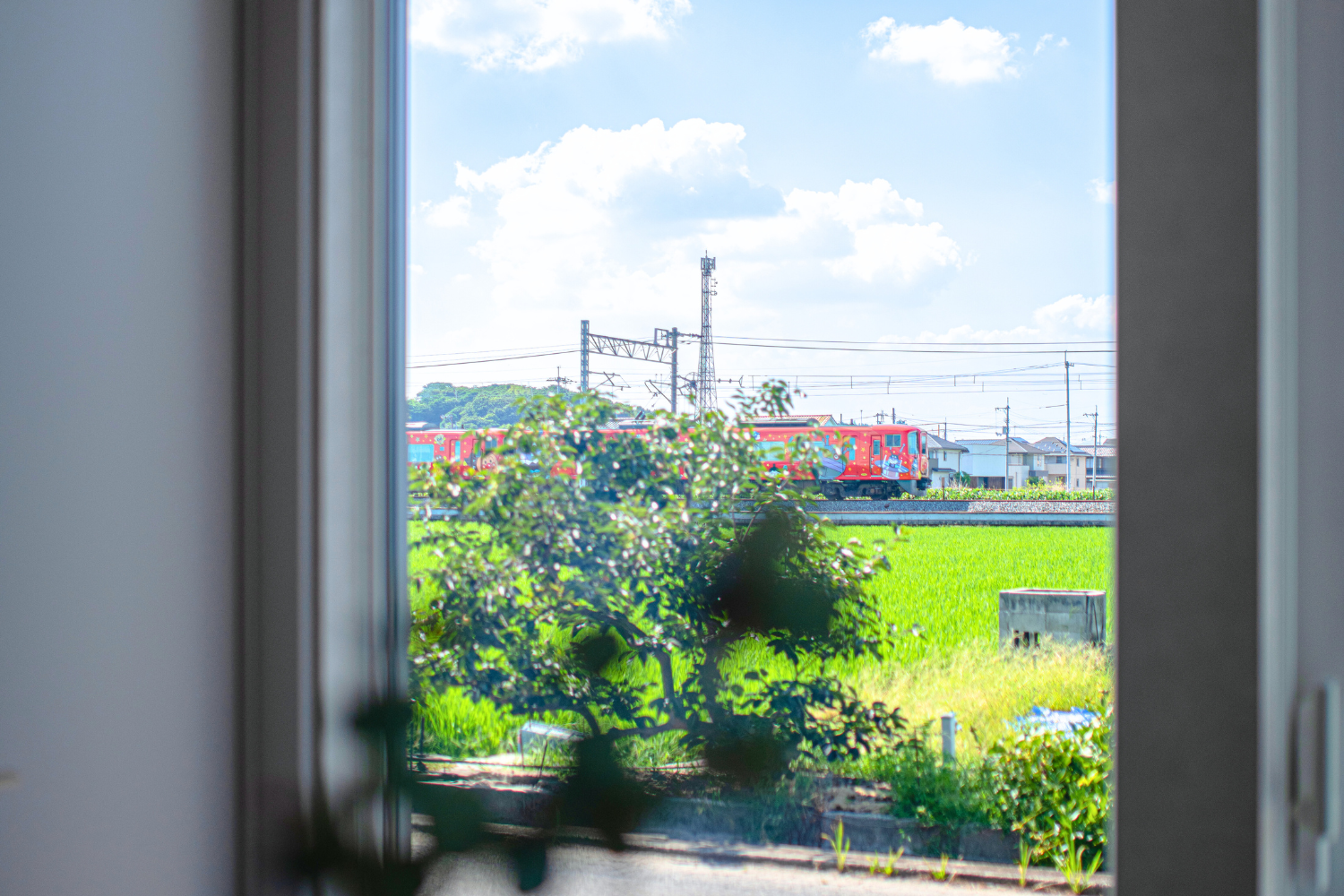 光の吹抜けが、気持ちをすっとほぐす