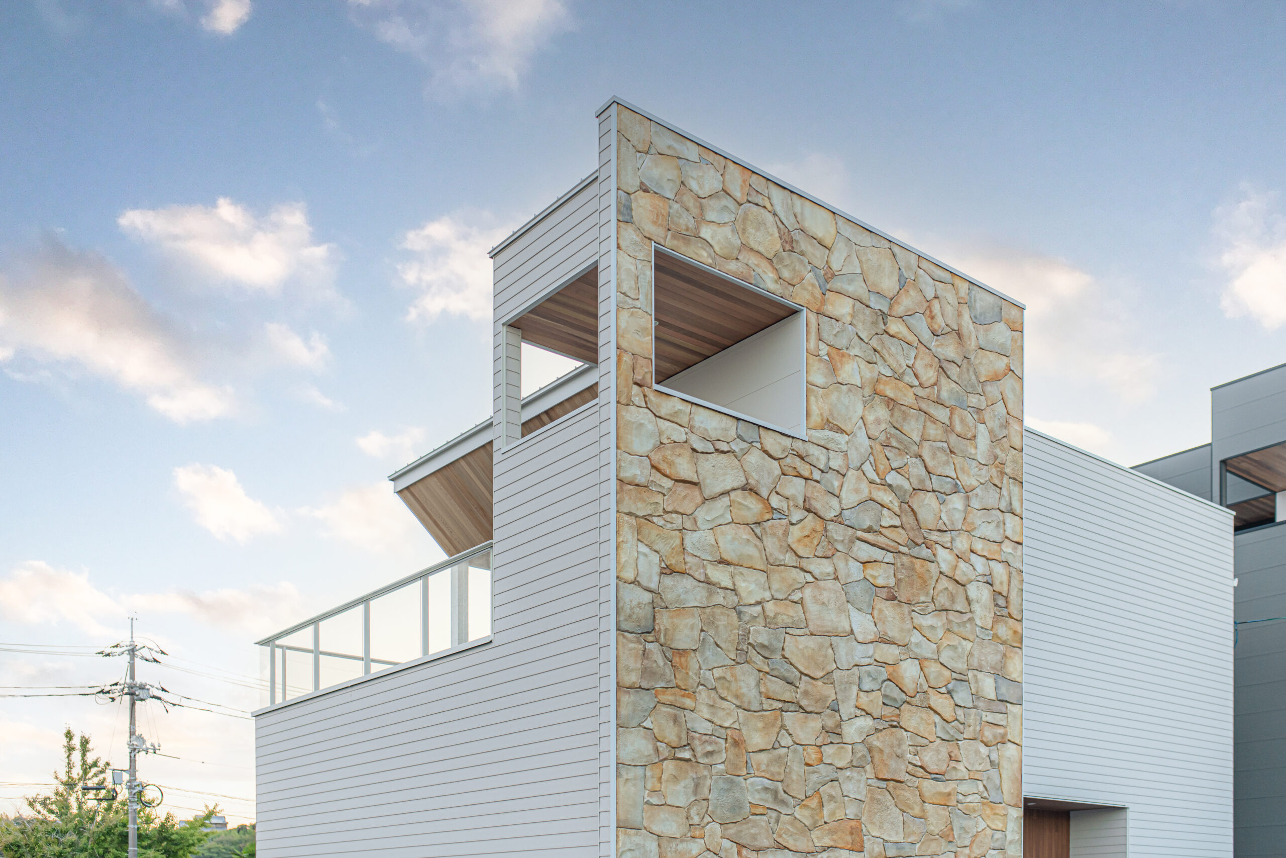 光と風をまとう、海辺の邸宅